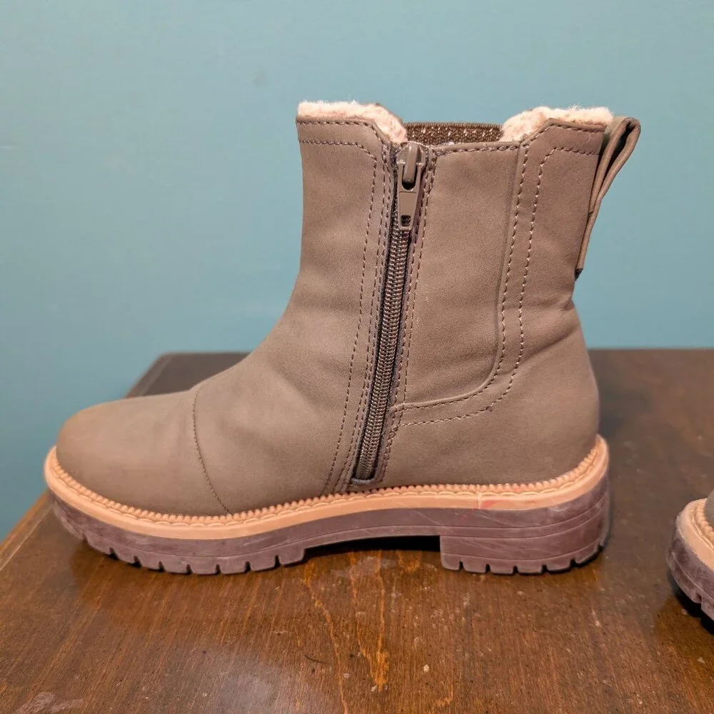 Toms color brownish